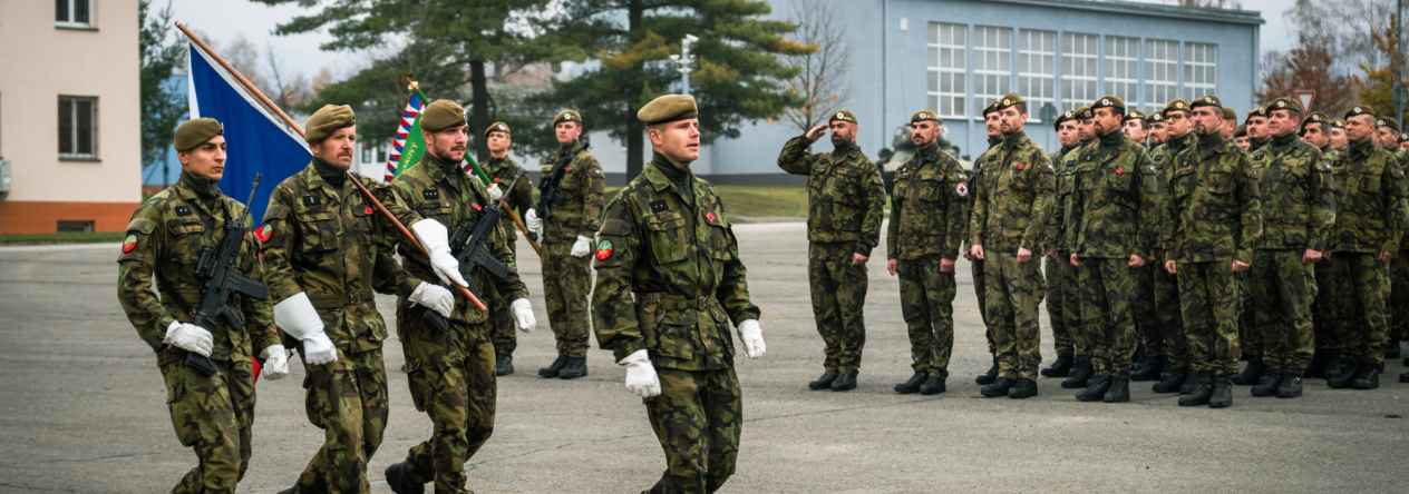 Slavnostní nástup 73. tankového praporu ke Dni válečných veteránů