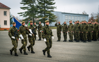 Slavnostní nástup 73. tankového praporu ke Dni válečných veteránů