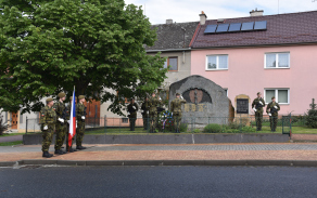 Kladení věnců 8. května 2024