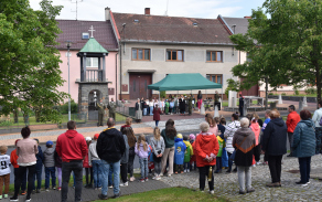 Kladení věnců 8. května 2024