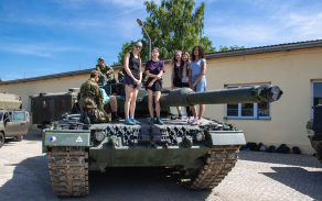 Gymnázium Olomouc – Hejčín na tankové misi: studenti v akci!
