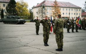 Slavnostní nástup 73. tankového praporu ke Dni válečných veteránů