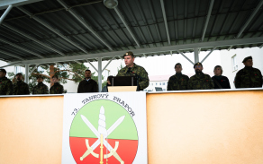 Slavnostní nástup 73. tankového praporu ke Dni válečných veteránů