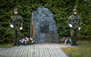 Slavnostní nástup 73. tankového praporu ke Dni válečných veteránů